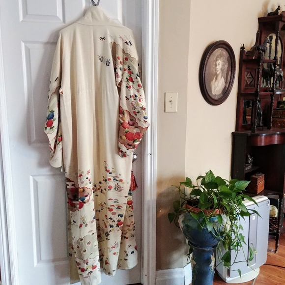 SOLD Vintage Traditional Silk Kimono - Picture 5 of 8